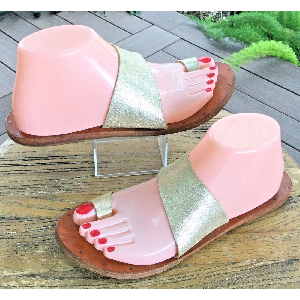 Beek Size 8 Finch Frosted Gold Leather Toe Ring Sandals